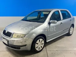 Gris / plata Usado 2004 Skoda Fabia Comfort Berlina | 2950 € (Precio justo)