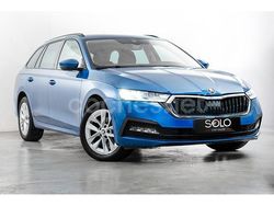 Azul Usado 2022 Skoda Octavia Ambition Familiar | 24.690 € (Precio justo)