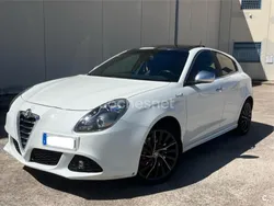 Blanco Usado 2012 Alfa Romeo Giulietta Distinctive Utilitario | 13.999 €