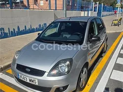 Gris / plata Usado 2009 Ford Fiesta Futura Utilitario | 3000 €