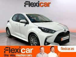Blanco Usado 2024 Toyota Yaris Hybrid Active Utilitario | 17.590 € (Buen precio)