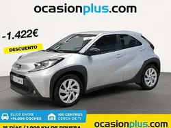 Gris Usado 2024 Toyota Aygo Play Utilitario | 14.228 € (Precio justo)