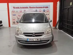 Gris / plata Usado 2004 Citroën C8 Monovolumen | 4890 €