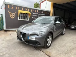 Gris / plata Usado 2018 Alfa Romeo Stelvio Executive SUV | 18.999 € (Caro)