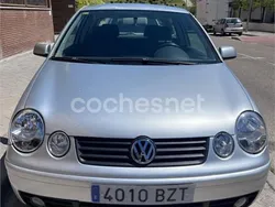 Gris / plata Usado 2002 VW Polo Trendline Berlina | 3900 € (Un poco caro)