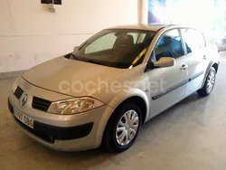 Gris / plata Usado 2004 Renault Mégane II Authentique Berlina | 2000 € (Buen precio)