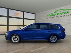 Azul metalizado Usado 2022 Skoda Octavia Ambition Familiar | 19.400 € (Precio justo)