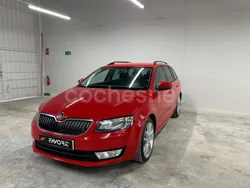 Rojo Usado 2014 Skoda Octavia Elegance Familiar | 9500 € (Buen precio)
