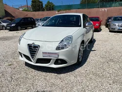 Blanco Usado 2012 Alfa Romeo Giulietta Distinctive Utilitario | 8950 € (Precio justo)