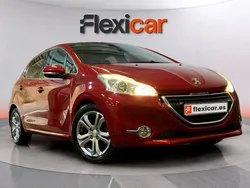 Granate Usado 2015 Peugeot 208 Allure Utilitario | 7290 €