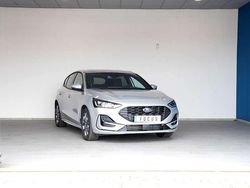 Plateado Usado 2023 Ford Focus ST-Line Berlina | 22.480 € (Un poco caro)