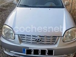 Gris / plata Usado 2004 Hyundai Accent Berlina | 2100 €