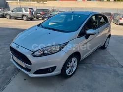 Gris / plata Usado 2017 Ford Fiesta Trend Utilitario | 8900 € (Precio justo)