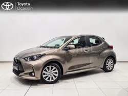 Beige Usado 2024 Toyota Yaris Hybrid Active Berlina | 22.900 € (Precio justo)