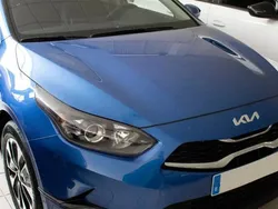 Blue flame azul Usado 2024 Kia Ceed Berlina | 18.160 € (Precio justo)