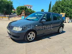 Gris / plata Usado 2002 VW Polo Highline Berlina | 2990 € (Precio justo)