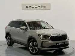 Gris / plateado Usado 2024 Skoda Kodiaq Selection SUV | 39.950 € (Caro)