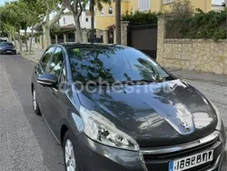 Gris / plata Usado 2015 Peugeot 208 Active Utilitario | 7300 € (Precio justo)