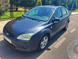 Gris / plata Usado 2007 Ford Focus Trend Berlina | 1990 € (Precio justo)
