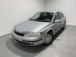 Gris Usado 2001 Renault Laguna II Berlina | 2699 € (Precio justo)