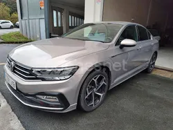 Gris / plata Usado 2021 VW Passat R-line Berlina | 16.900 € (Precio justo)