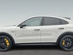 Gris / plata Usado 2021 Porsche Cayenne Turbo S SUV | 154.800 €