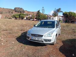 Gris / plata Usado 2005 Ford Focus Trend Berlina | 2150 € (Precio justo)