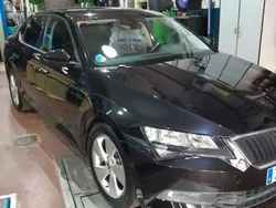 Negro Usado 2018 Skoda Superb Ambition Berlina | 15.500 € (Super precio)