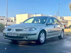Gris / plata Usado 2005 Renault Laguna II Authentique Berlina | 4200 € (Caro)