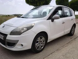 Blanco Usado 2011 Renault Scénic III Monovolumen | 3990 € (Precio justo)