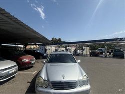 Gris / plata Usado 2000 Mercedes C220 Elegance Berlina | 5500 € (Un poco caro)