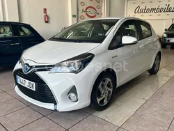 Blanco Usado 2015 Toyota Yaris Hybrid Active Berlina | 9999 € (Un poco caro)