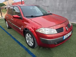Rojo Usado 2006 Renault Mégane II Privilege Berlina | 2800 € (Precio justo)