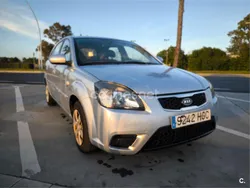 Gris / plata Usado 2011 Kia Rio Berlina | 3970 € (Super precio)