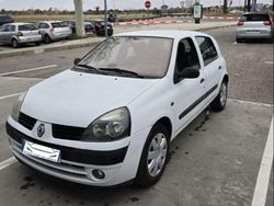 Blanco Usado 2004 Renault Clio II Authentique Utilitario | 2999 € (Precio justo)