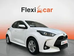 Blanco Usado 2022 Toyota Yaris Hybrid Active Berlina | 16.690 € (Buen precio)