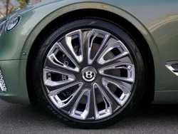 Verde Usado 2023 Bentley Continental Mulliner Berlina | 305.000 €