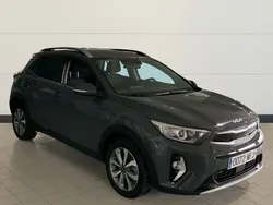 Gris Usado 2023 Kia Stonic SUV | 18.200 € (Un poco caro)