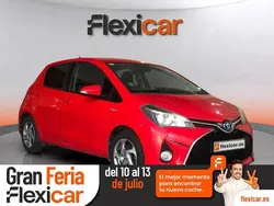 Rojo Usado 2016 Toyota Yaris Hybrid Advance Berlina | 11.490 € (Precio justo)