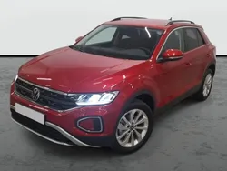 Rojo intenso metalizado Usado 2025 VW T-Roc SUV | 27.990 € (Precio justo)