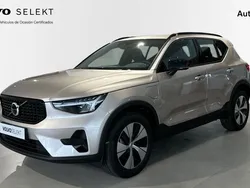 Beige Usado 2023 Volvo XC40 Plus SUV | 39.500 € (Un poco caro)