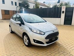 Gris / plata Usado 2015 Ford Fiesta Trend Berlina | 7500 € (Precio justo)