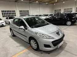 Gris / plata Usado 2010 Peugeot 207 Business-Line Berlina | 5990 € (Precio justo)