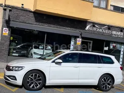 Blanco Usado 2021 VW Passat Executive Familiar | 17.900 € (Precio justo)