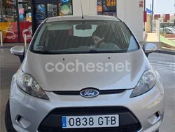 Gris / plata Usado 2010 Ford Fiesta Trend Utilitario | 4500 € (Precio justo)