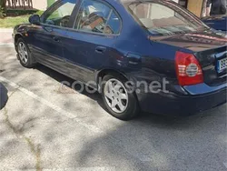 Azul Usado 2004 Hyundai Elantra GLS Berlina | 1800 €