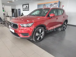 Granate Usado 2021 Volvo XC40 Momentum SUV | 24.900 € (Precio justo)