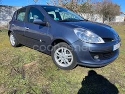Gris / plata Usado 2006 Renault Clio II Dynamique Berlina | 4600 € (Un poco caro)