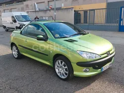 Verde Usado 2005 Peugeot 206 CC Quiksilver Descapotable | 3500 €