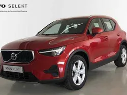 Rojo Usado 2024 Volvo XC40 Core SUV | 33.200 €